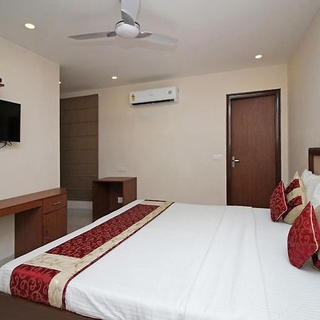 Oyo Hotel Blu Pebbles Near Delhi Airport New Delhi Exterior foto