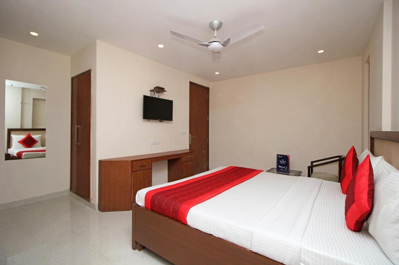 Oyo Hotel Blu Pebbles Near Delhi Airport New Delhi Exterior foto