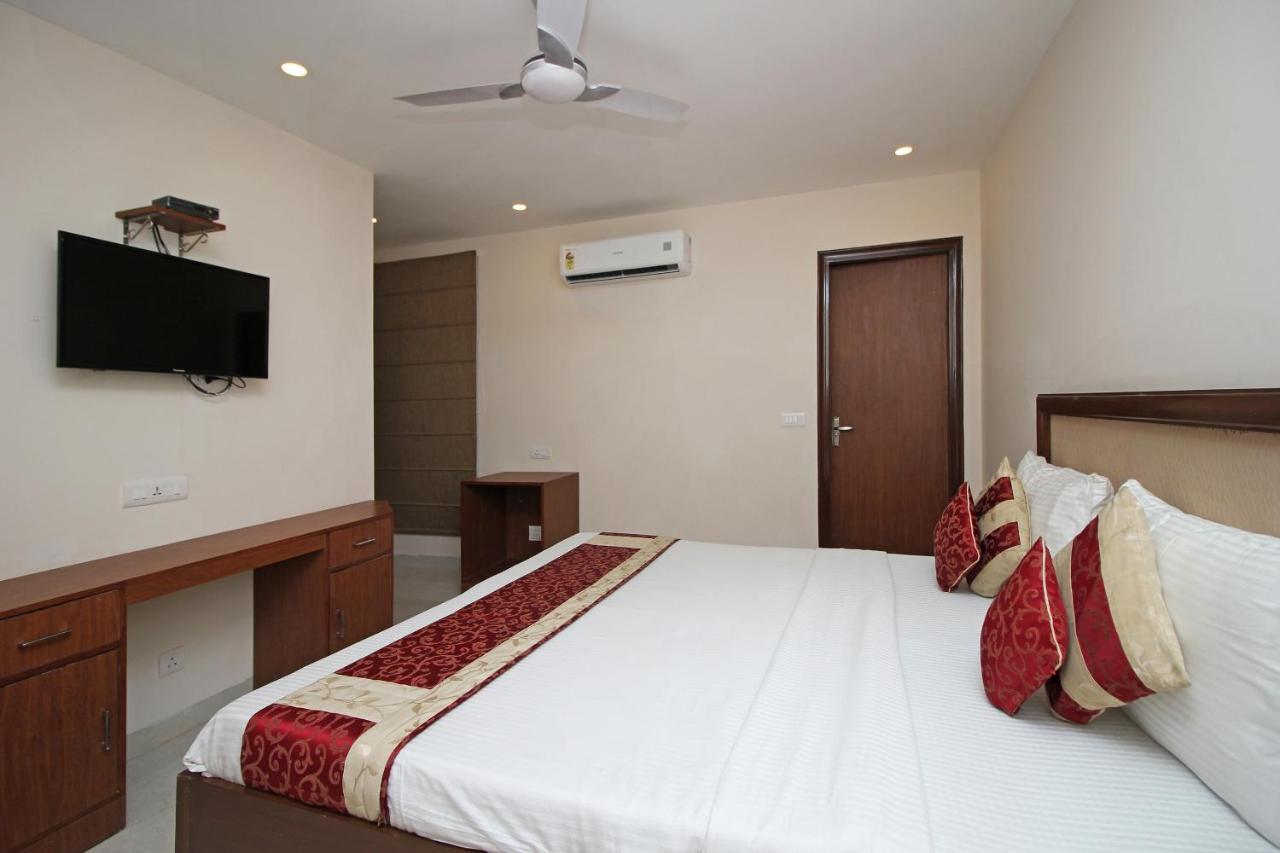 Oyo Hotel Blu Pebbles Near Delhi Airport New Delhi Exterior foto