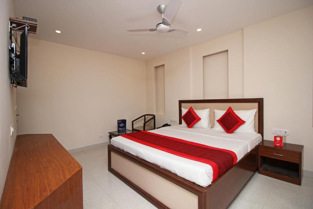 Oyo Hotel Blu Pebbles Near Delhi Airport New Delhi Exterior foto