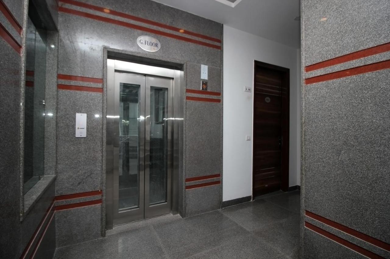 Oyo Hotel Blu Pebbles Near Delhi Airport New Delhi Exterior foto