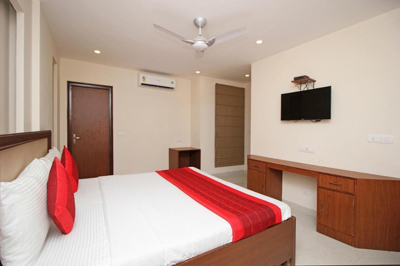 Oyo Hotel Blu Pebbles Near Delhi Airport New Delhi Exterior foto