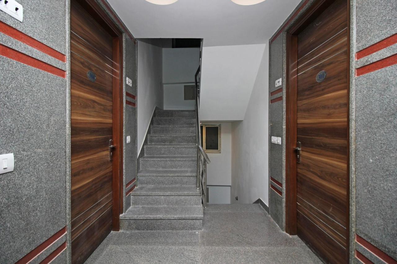 Oyo Hotel Blu Pebbles Near Delhi Airport New Delhi Exterior foto