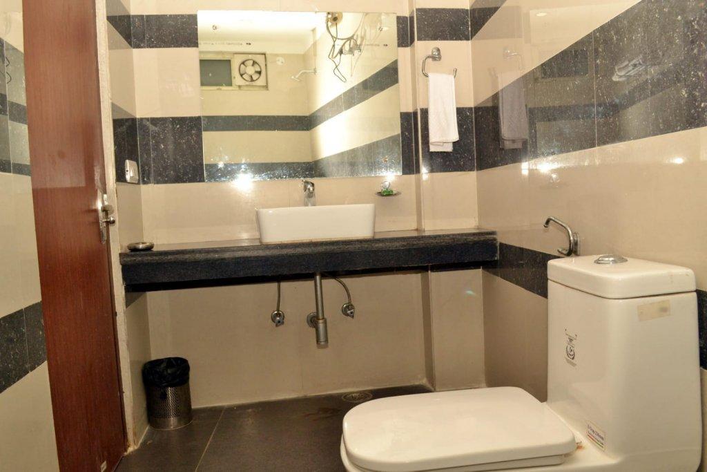 Oyo Hotel Blu Pebbles Near Delhi Airport New Delhi Exterior foto