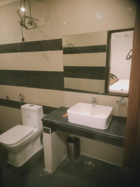 Oyo Hotel Blu Pebbles Near Delhi Airport New Delhi Exterior foto